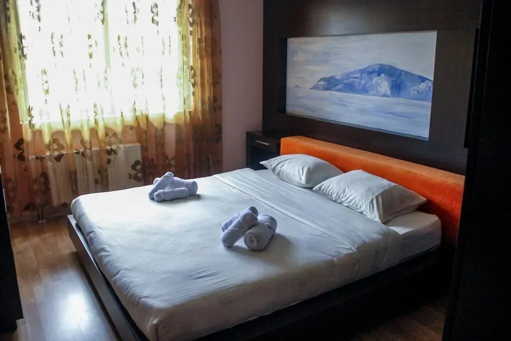 Gino'S Apartments Korce